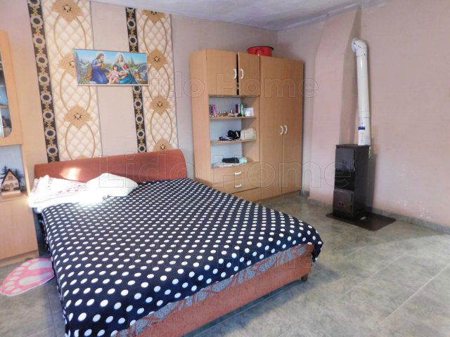 Eladó családi ház, Nakon 9 M Ft, 1+2 szobás