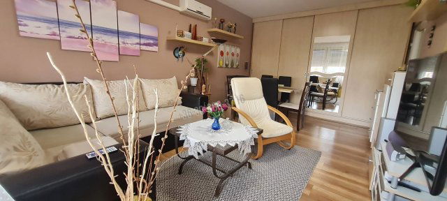 Eladó panellakás, Dunaújvárosban 33 M Ft, 2 szobás