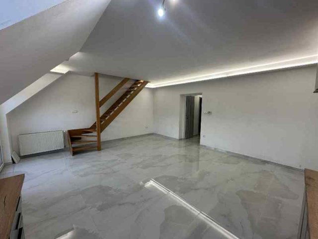 Kiadó téglalakás, albérlet, Pécsett, Móricz Zsigmond téren