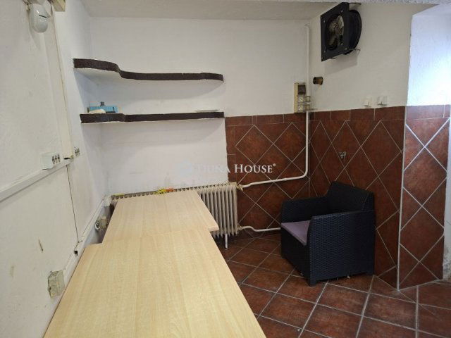 Eladó üzlethelyiség, Tiszavasváriban, Kálvin utcában 36.5 M Ft