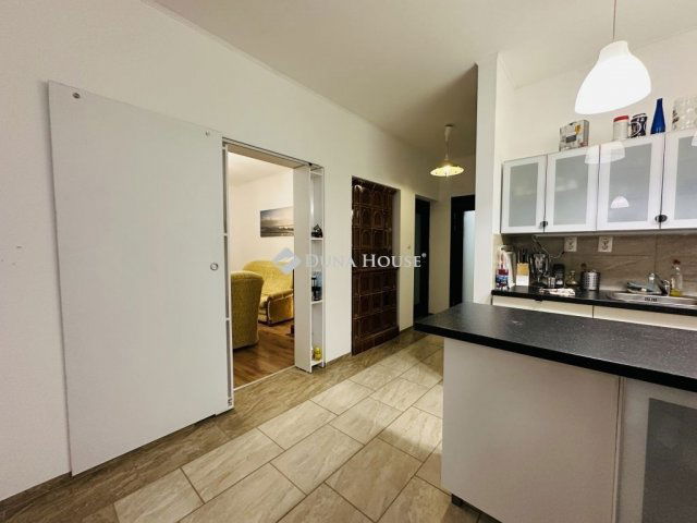 Eladó családi ház, Pilismaróton 105.245 M Ft, 5 szobás