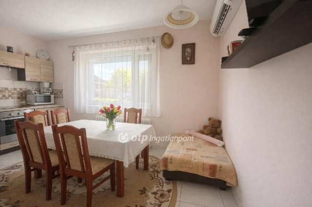 Eladó családi ház, Hosszúpályin 36.5 M Ft, 2 szobás