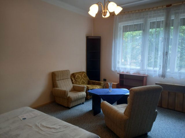 Kiadó téglalakás, albérlet, Pécsett, Páfrány utcában