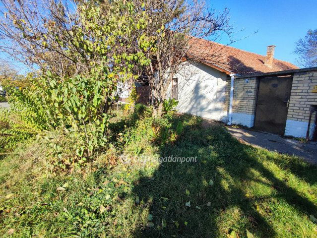 Eladó családi ház, Sándorfalván 21.5 M Ft, 4 szobás