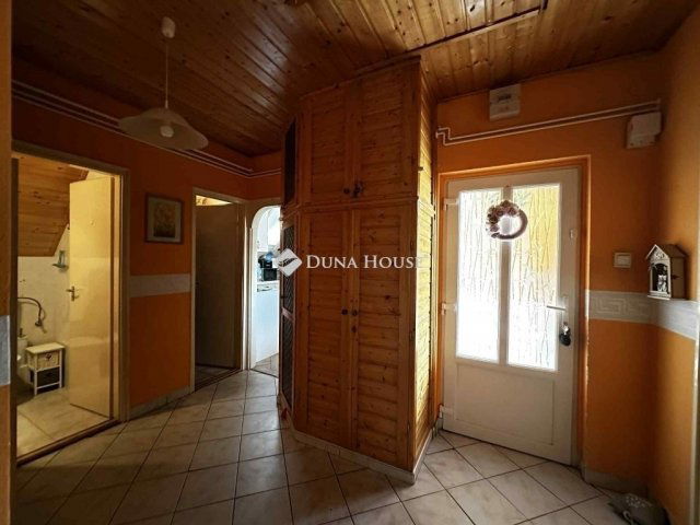 Eladó családi ház, Siófokon 155 M Ft, 8 szobás
