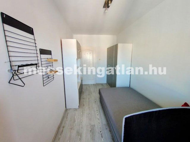 Kiadó téglalakás, albérlet, Pécsett, Rókus utcában, 3 szobás