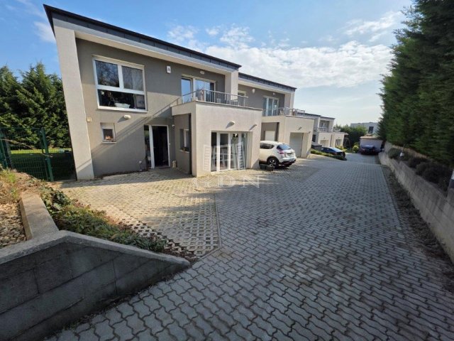 Kiadó ikerház, albérlet, Budapesten, III. kerületben, 5 szobás