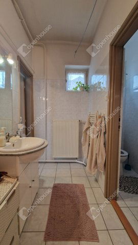 Eladó családi ház, Bábolnán 74.9 M Ft, 5 szobás