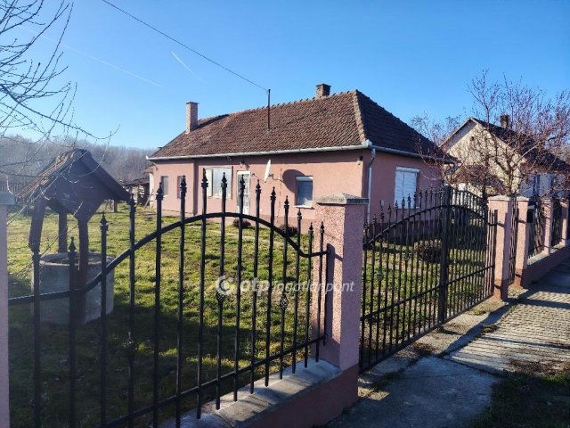 Eladó családi ház, Kölcsén 12.25 M Ft, 1+2 szobás