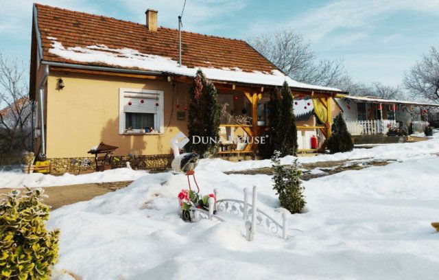 Eladó családi ház, Versegen 54 M Ft, 2 szobás