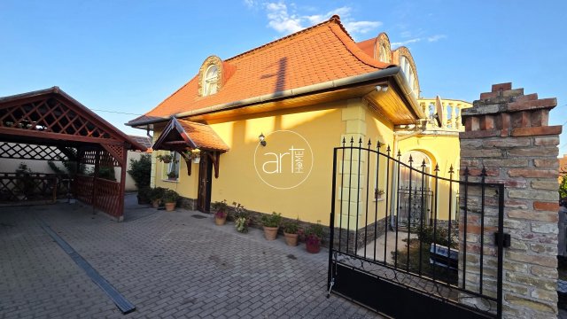 Eladó családi ház, Szegeden 92 M Ft, 4 szobás