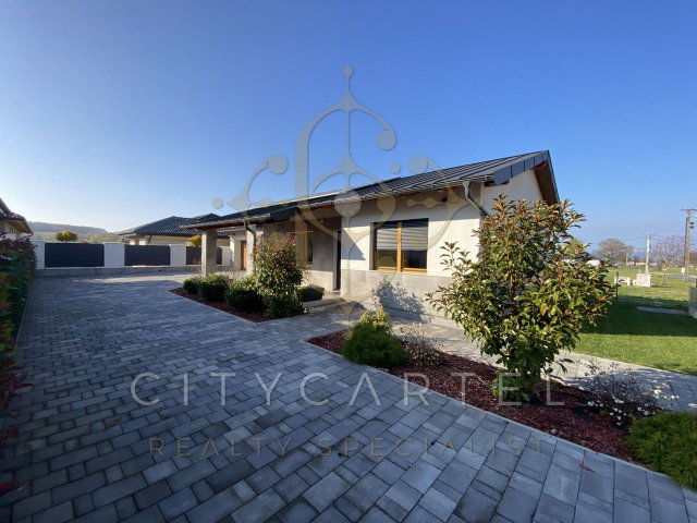 Eladó családi ház, Balatonkeresztúron 147.9 M Ft, 4 szobás