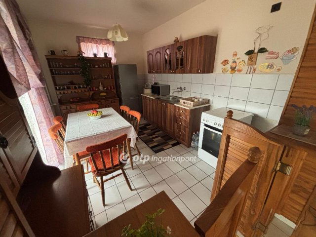 Eladó családi ház, Nyíregyházán 95 M Ft, 5 szobás
