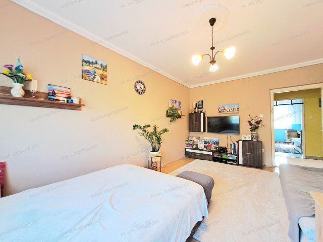 Eladó panellakás, Nyíregyházán 50.99 M Ft, 4 szobás