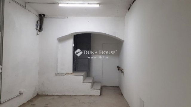 Eladó ipari ingatlan, Budapesten, VIII. kerületben 18.9 M Ft