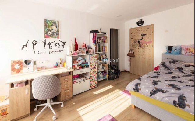 Eladó családi ház, Pécsett 96.5 M Ft, 3 szobás