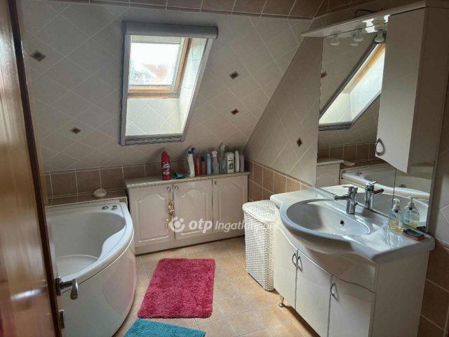 Eladó sorház, Hajdúszoboszlón 103.9 M Ft, 3+2 szobás