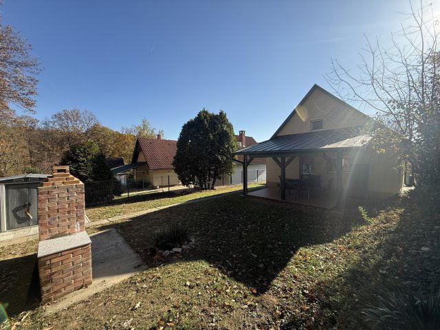 Eladó családi ház, Komlón 59 M Ft, 3+1 szobás