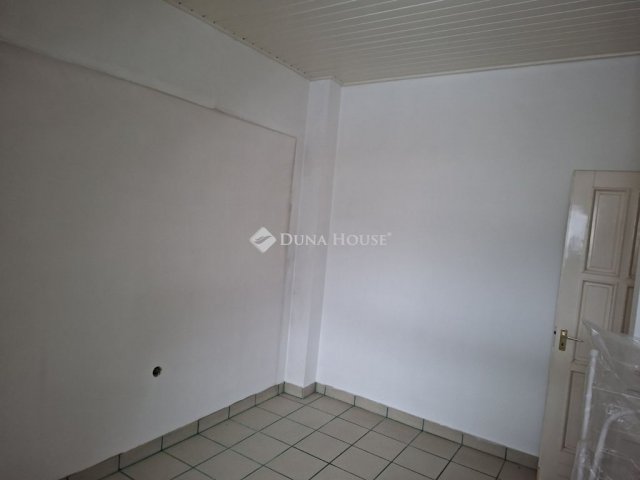 Eladó családi ház, Sülysápon 95.5 M Ft, 5 szobás