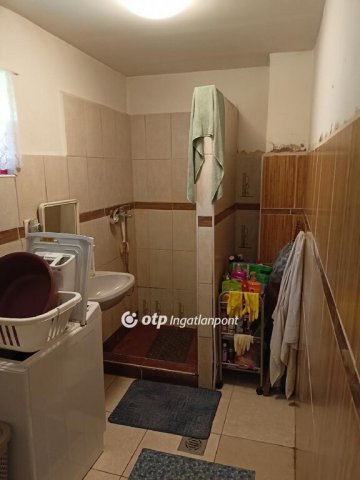 Eladó családi ház, Nagybajomban 20 M Ft, 2 szobás