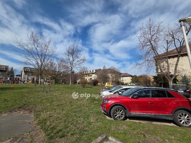 Eladó panellakás, Szentendrén 79.9 M Ft, 2+1 szobás