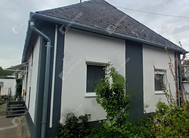 Eladó családi ház, Mosonmagyaróváron 75.99 M Ft, 4 szobás