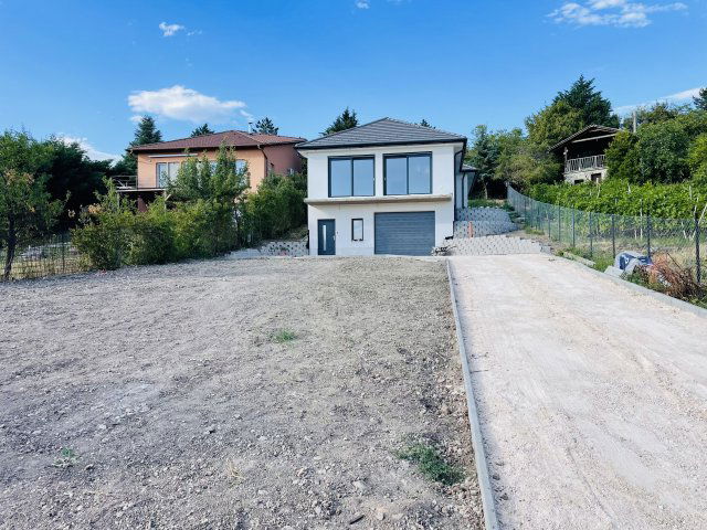 Eladó családi ház, Szentendrén 220 M Ft, 5 szobás