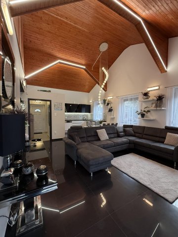 Eladó családi ház, Szigetszentmiklóson 114.9 M Ft, 3 szobás
