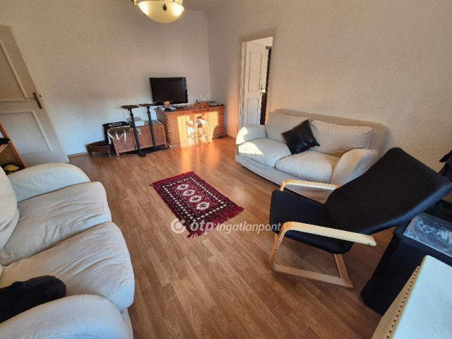 Eladó téglalakás, Szentesen 29.9 M Ft, 2 szobás