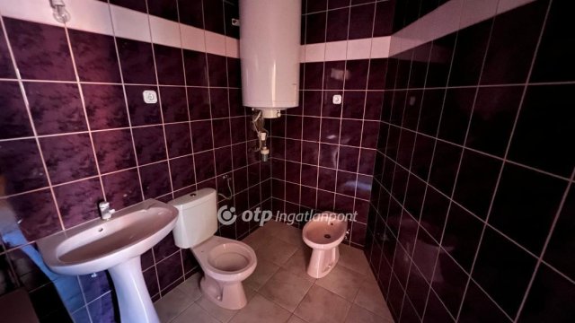 Eladó téglalakás, Pápán 34.9 M Ft, 3+1 szobás