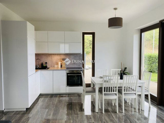 Eladó ikerház, Tihanyban 175 M Ft, 5 szobás