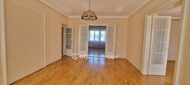 Eladó téglalakás, Pétfürdőn 58 M Ft, 4+1 szobás