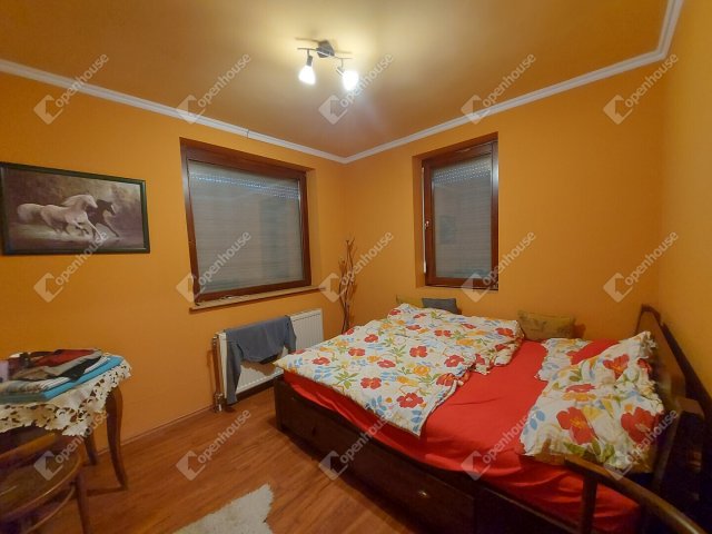 Eladó családi ház, Révfülöpön 160 M Ft, 8 szobás