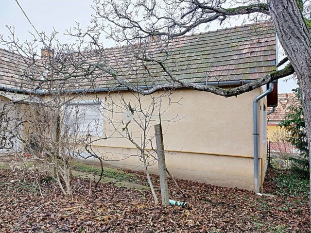 Eladó családi ház, Szákszenden 32 M Ft, 2 szobás