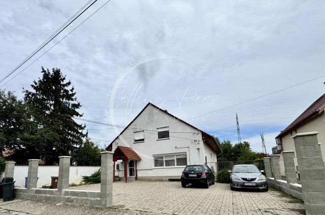 Eladó családi ház, Pécsett 150 M Ft, 4 szobás