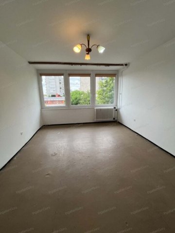 Eladó panellakás, Kecskeméten 38.9 M Ft, 1 szobás