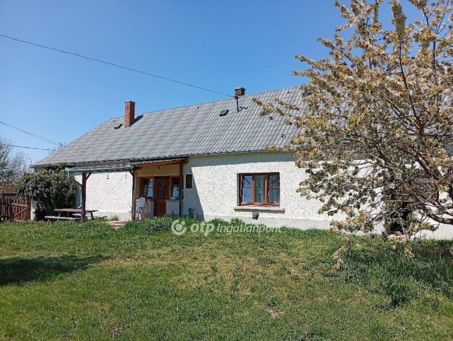 Eladó családi ház, Nagyvázsonyon 57.5 M Ft, 2 szobás