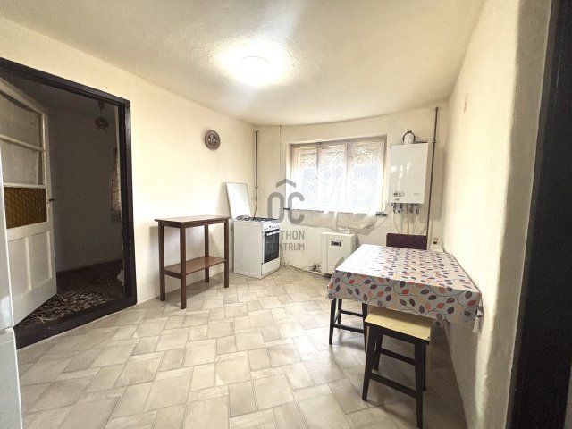 Eladó családi ház, Zsombón 29.9 M Ft, 2 szobás