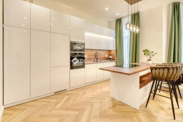 Eladó téglalakás, Budapesten, V. kerületben 249 M Ft, 3 szobás