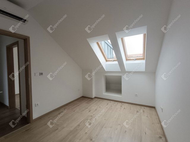 Eladó téglalakás, Sopronban 110 M Ft, 5 szobás