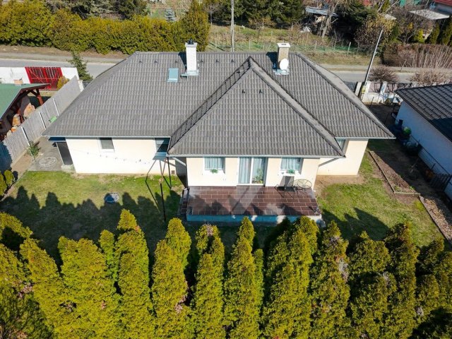 Eladó családi ház, Szadán 124.99 M Ft, 3 szobás