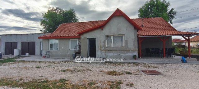 Eladó családi ház, Turán 55 M Ft, 2+2 szobás