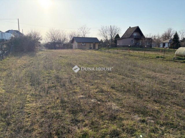 Eladó telek, Tatán 25 M Ft / költözzbe.hu