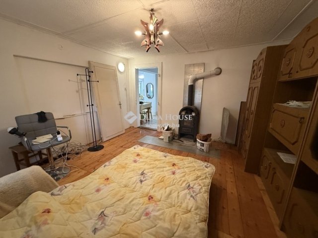 Eladó nyaraló, Pócsmegyeren 36.5 M Ft, 2 szobás