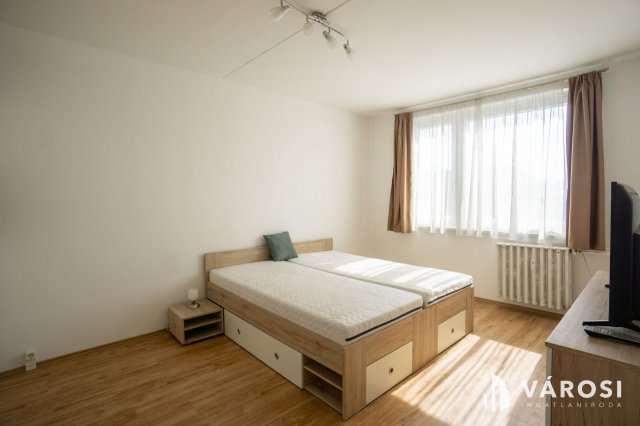 Eladó panellakás, Győrött 36.4 M Ft, 1 szobás