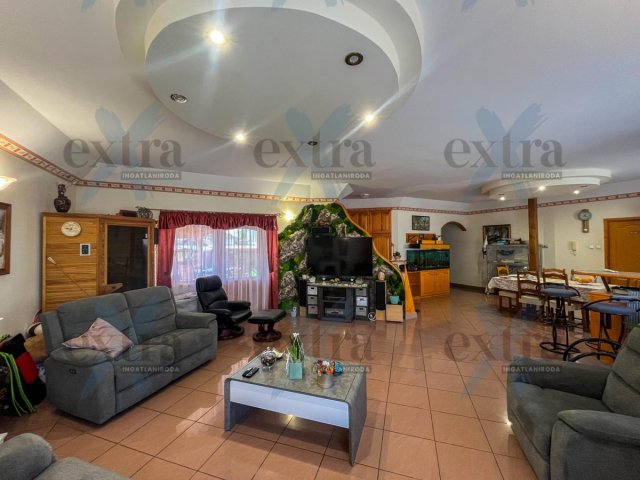 Eladó családi ház, Hódmezővásárhelyen 119 M Ft, 4 szobás