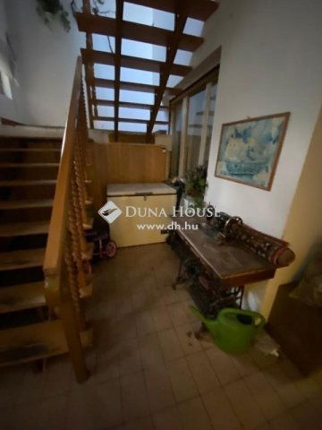 Eladó családi ház, Budaörsön 192 M Ft, 9 szobás