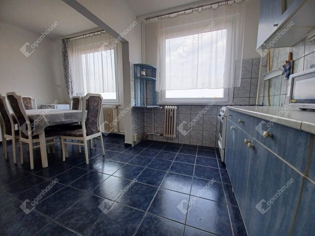 Eladó panellakás, Debrecenben 69.9 M Ft, 3 szobás