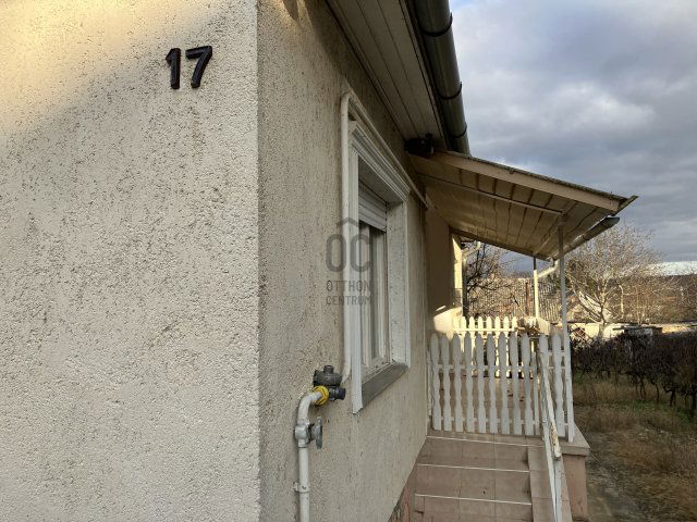 Eladó nyaraló, Balatonföldváron 79.9 M Ft, 4 szobás