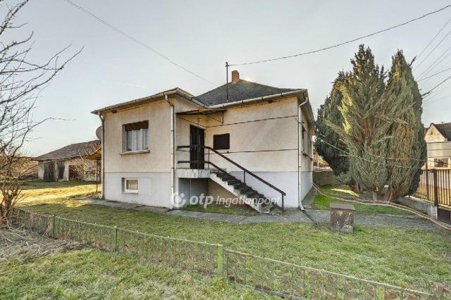 Eladó családi ház, Szomoron 59 M Ft, 3 szobás